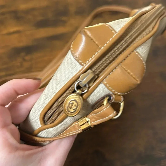 Vintage Authentic Gucci Bag - Picture 2 of 5